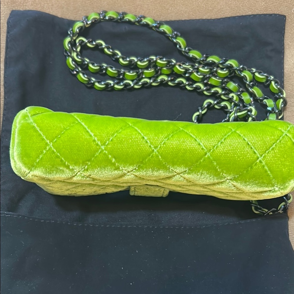 Chanel Green Quilted Women's Bag - Picture 2 of 10